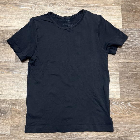 SKIMS- soft smoothing seamless t shirt - Picture 8 of 9